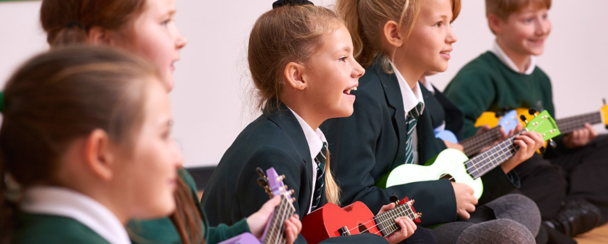 carr-lodge-pupils-with-guitars.jpg
